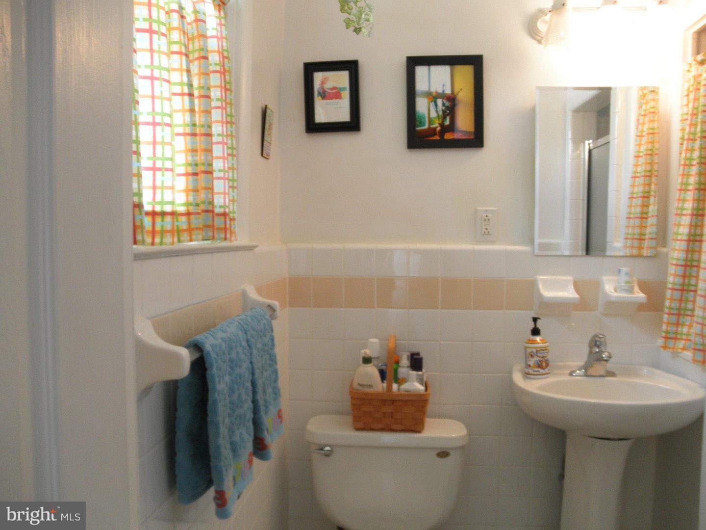 590 Wanamaker Road Jenkintown, PA 19046 - Photo 12 of 25 Bathroom