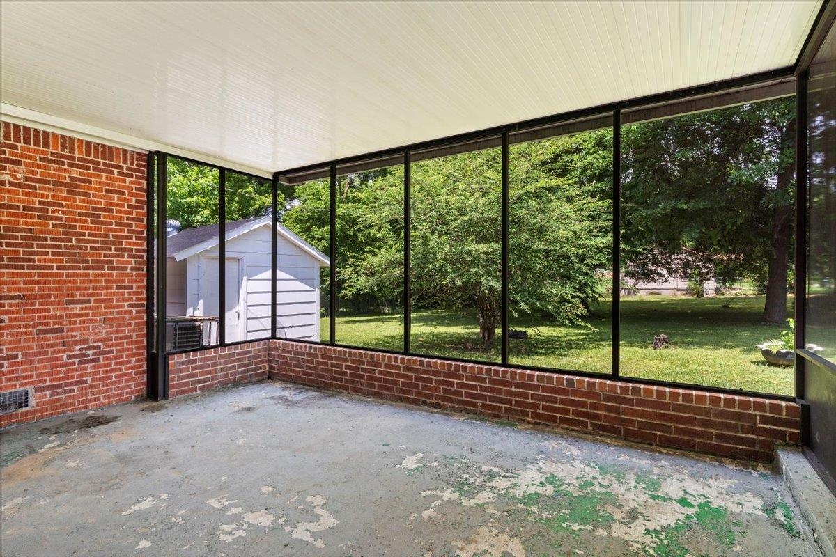 3590 Weaver Road Memphis, TN 38109 - Photo 12 of 23 View of unfurnished sunroom