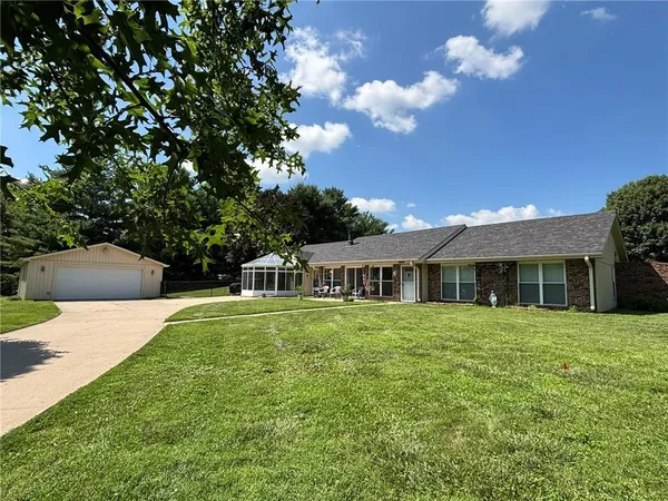 $300,000 | 11945 John Glenn Road, St. Joseph, MO 64505