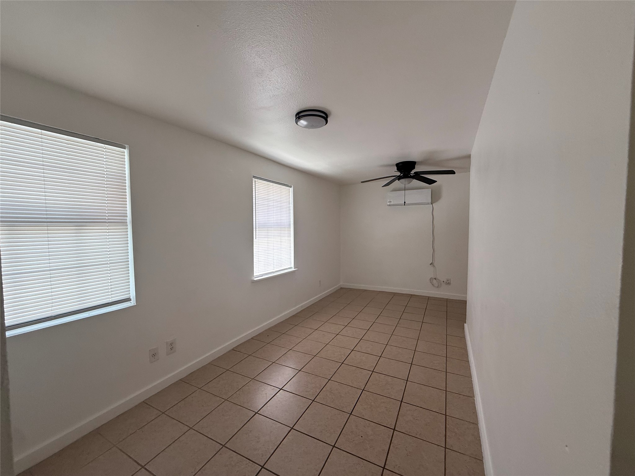 938 Zoe Street, Unit 1 Houston, TX 77020 - Photo 2 of 11