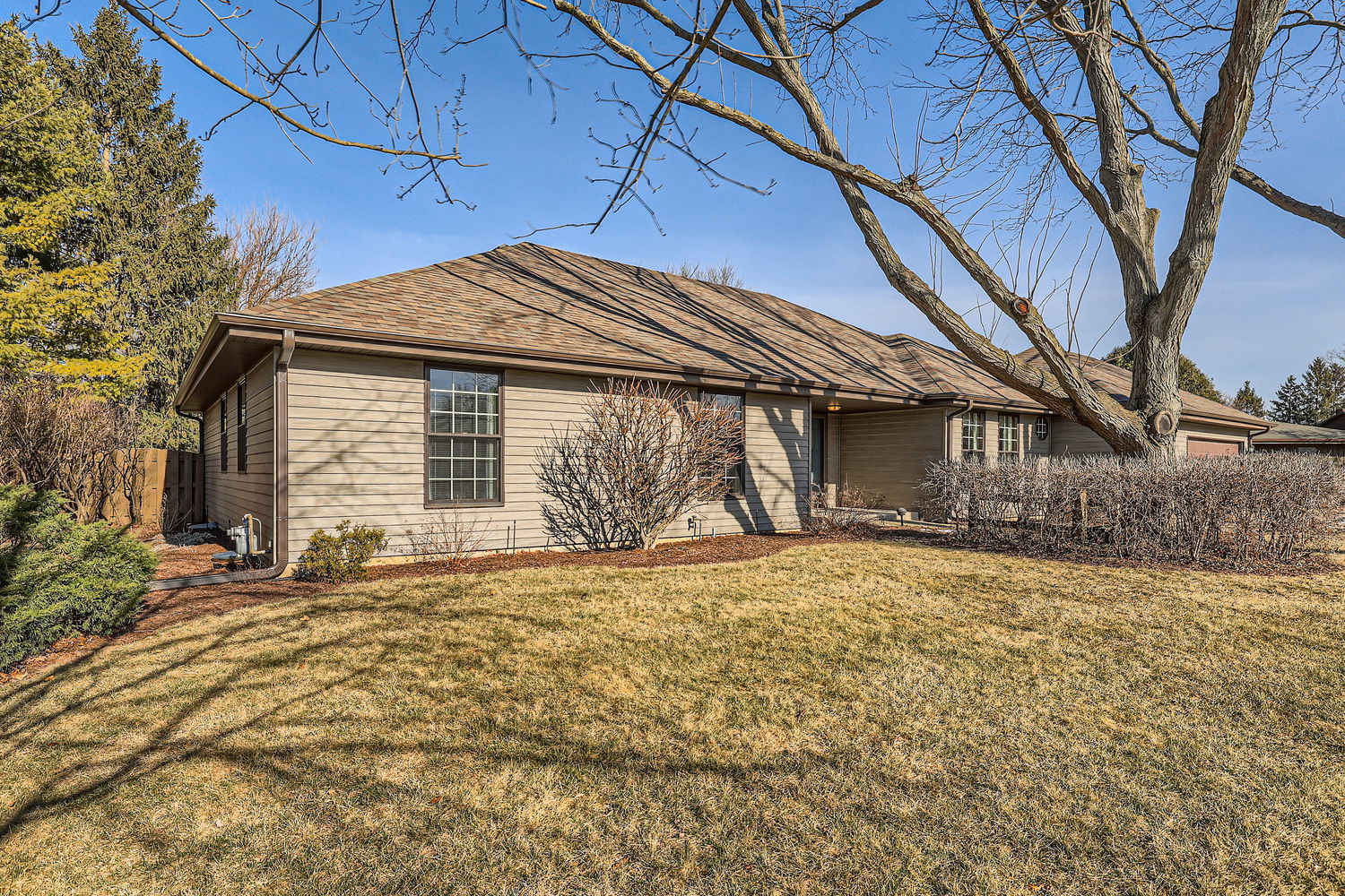 620 Morningside Point Elgin, IL 60123 - Photo 2 of 32 a front view of a house with a yard