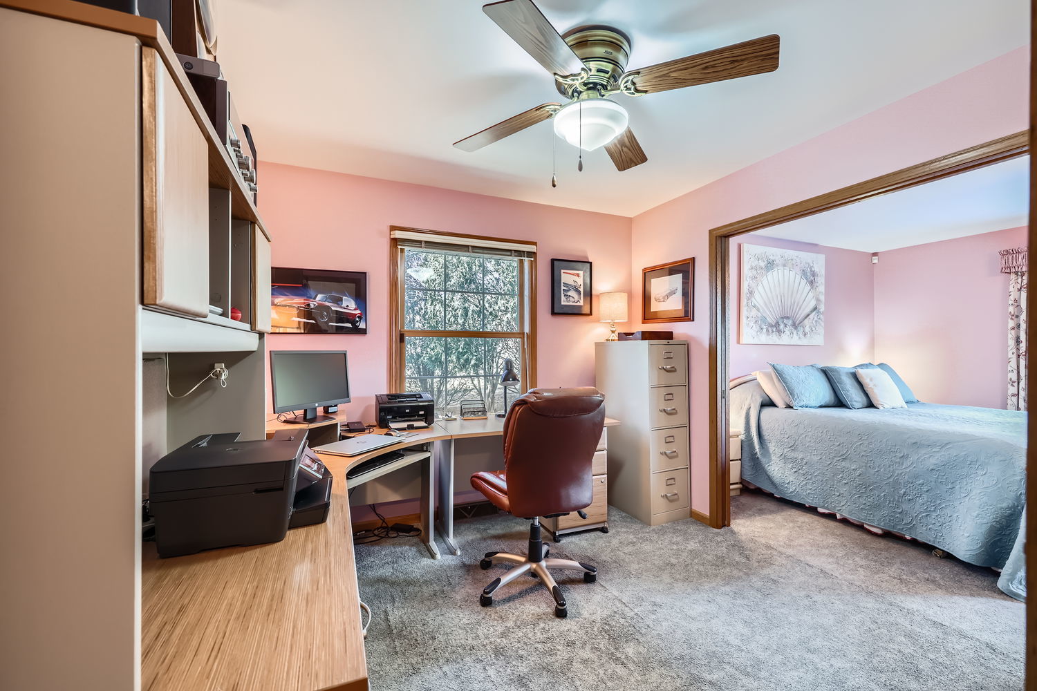 620 Morningside Point Elgin, IL 60123 - Photo 23 of 32 a view of a livingroom with workspace and a couch
