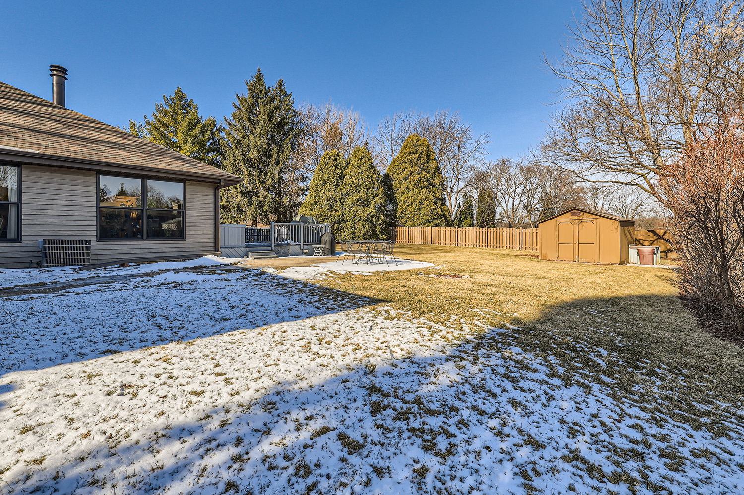 620 Morningside Point Elgin, IL 60123 - Photo 30 of 32 a view of a yard with a house