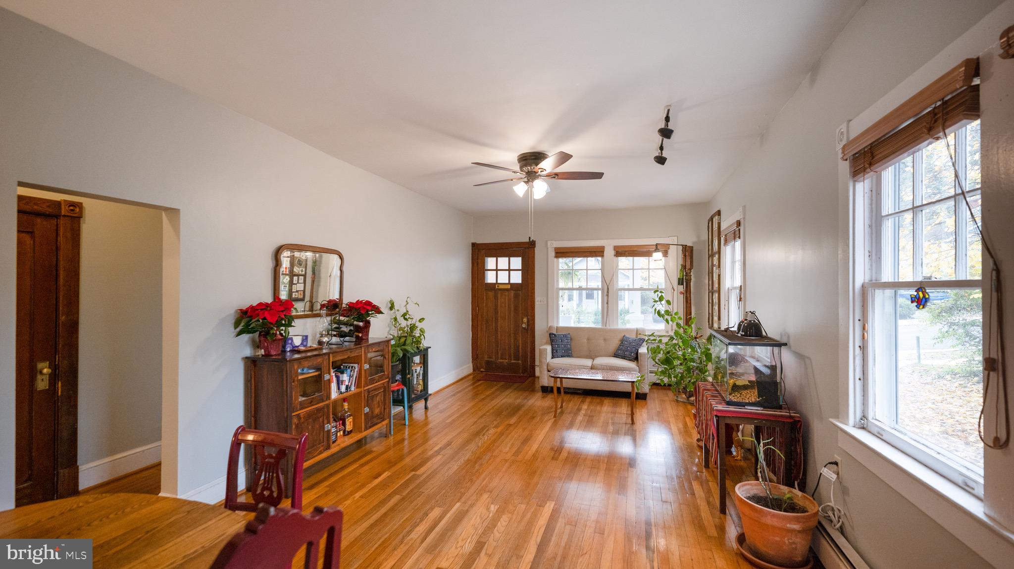 411 Silver Spring Avenue Silver Spring, MD 20910 - Photo 3 of 25 Living room
