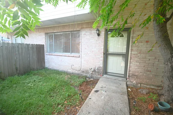 a view of a small yard of the house