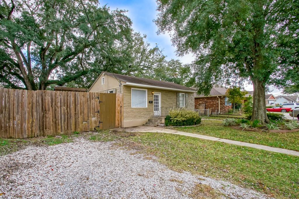 233 Florida Street River Ridge, LA 70123 - Photo 2 of 15