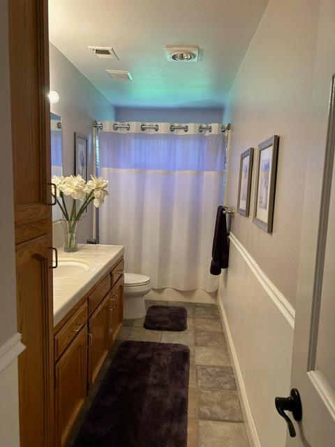 3046 Cypress Avenue Clovis, CA 93611 - Photo 22 of 48 a bathroom with a sink and a mirror