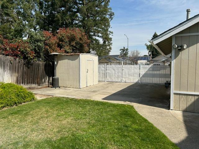 3046 Cypress Avenue Clovis, CA 93611 - Photo 42 of 48 a view of a backyard