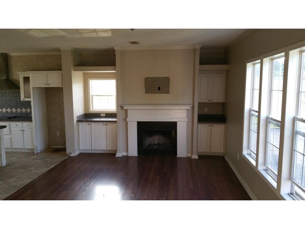 386 River Road Church Hill, TN 37642 - Photo 3 of 6 LIVING ROOM