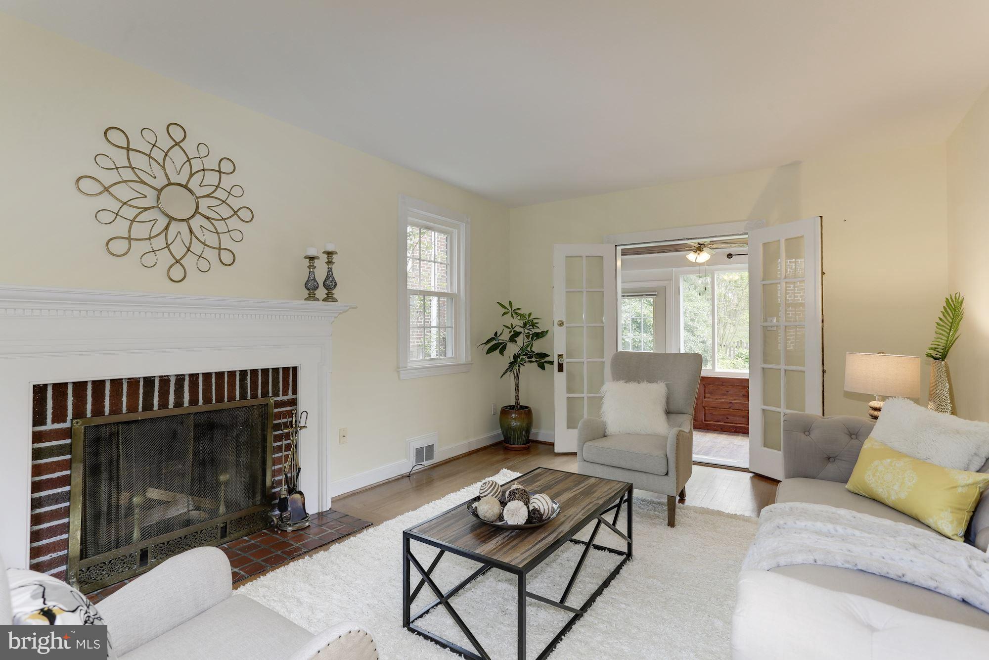 1652 Roxanna Road Northwest Washington, DC 20012 - Photo 5 of 29 Living Room