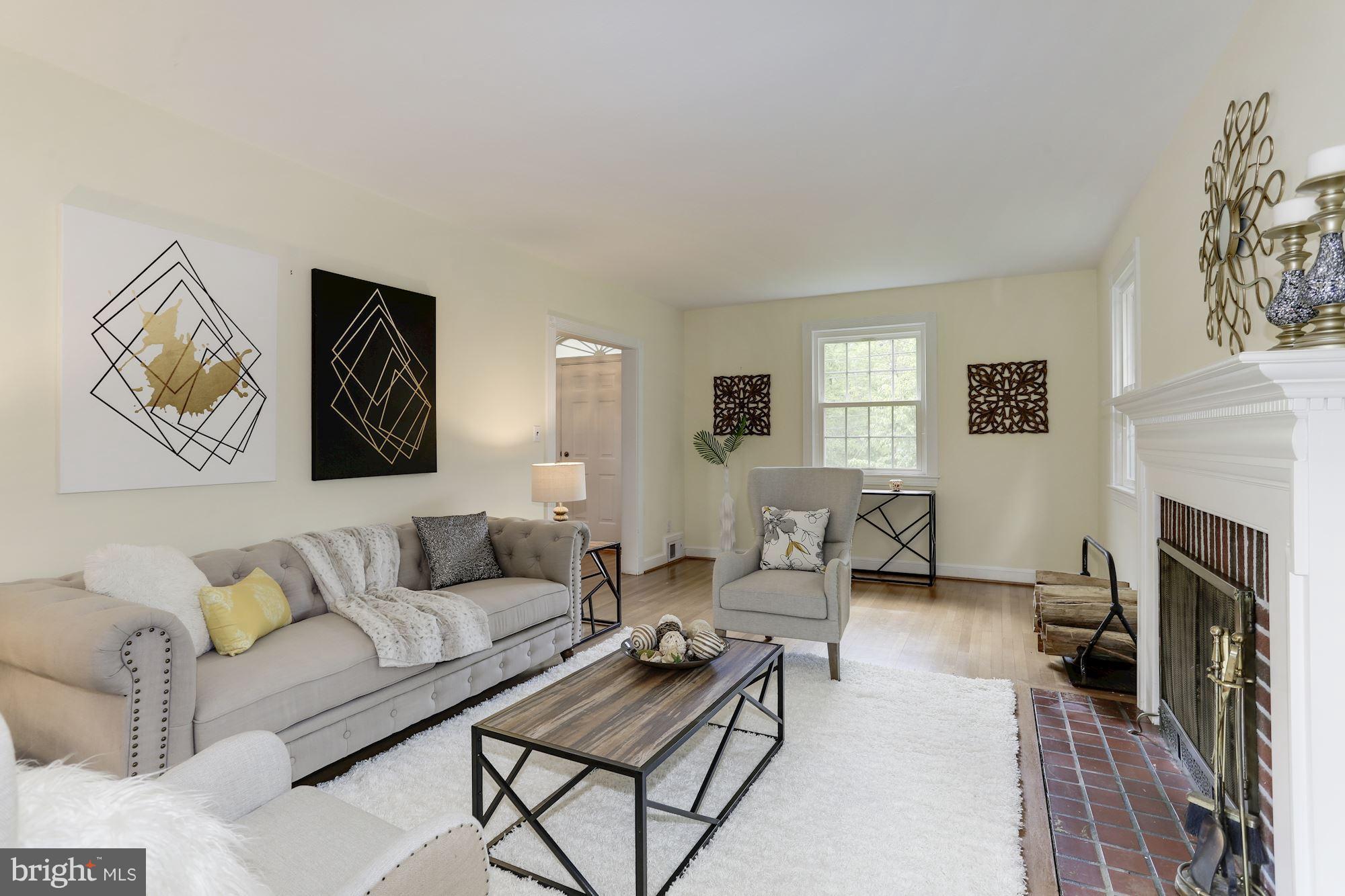1652 Roxanna Road Northwest Washington, DC 20012 - Photo 7 of 29 Living Room