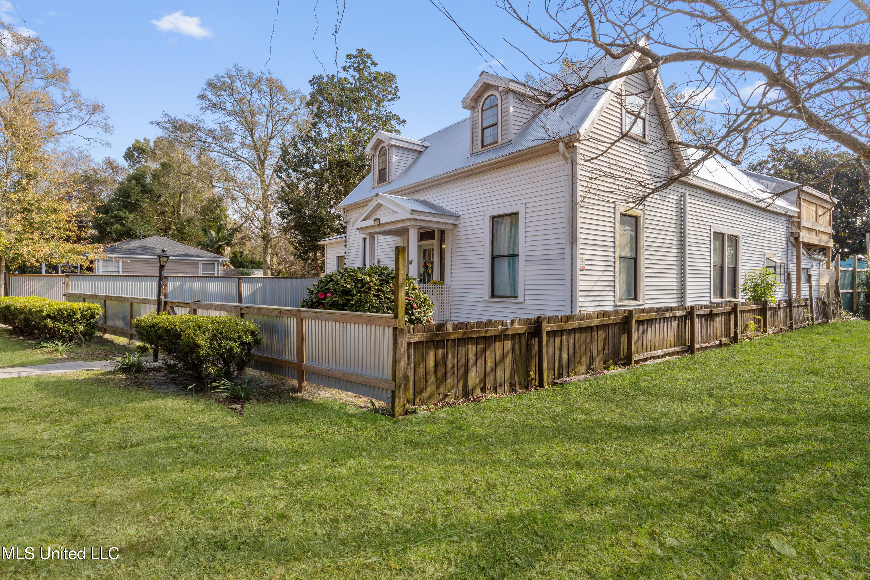 1127 19th Street Gulfport, MS 39501 - Photo 2 of 72 0002