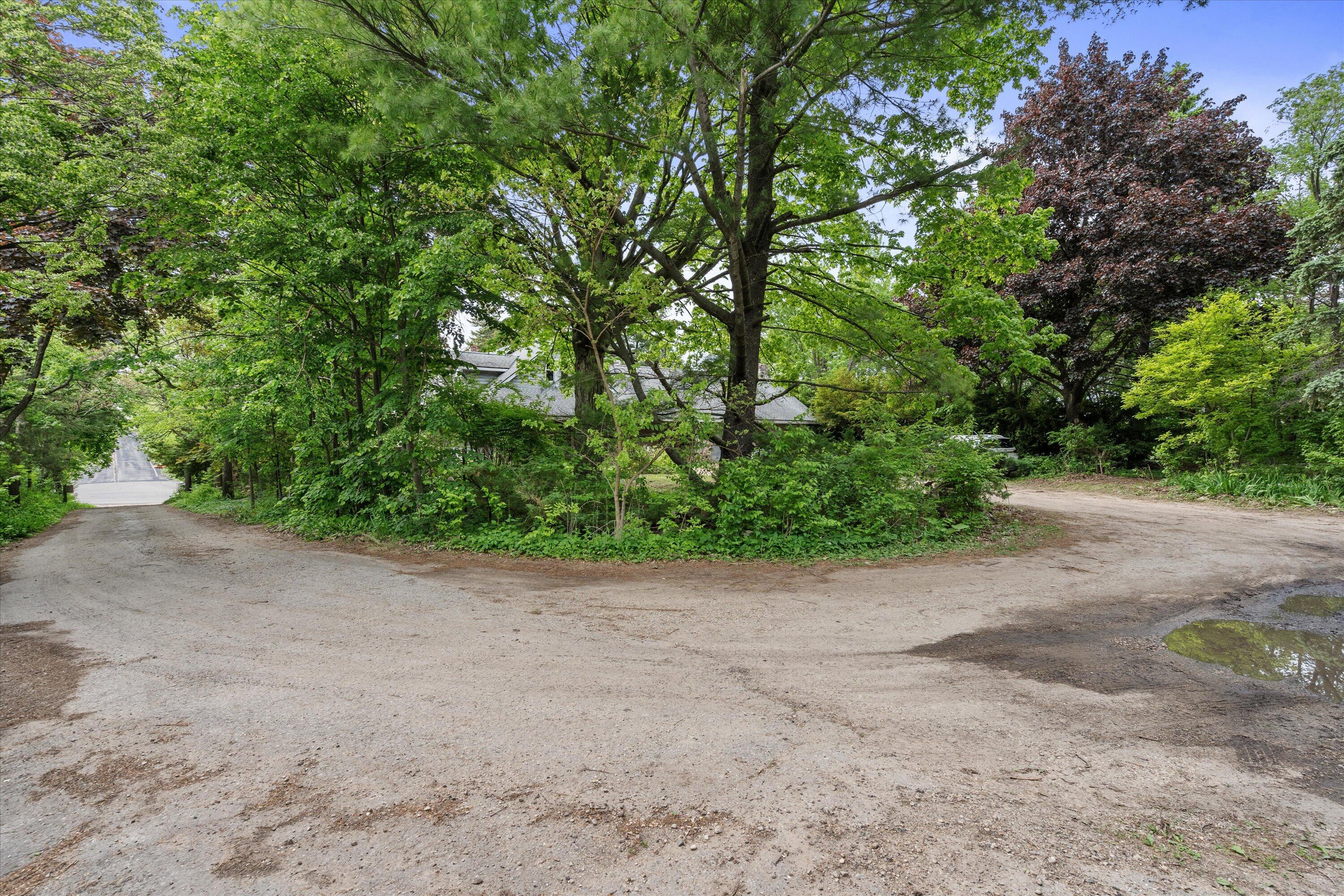 W330-s7098 County Road East Mukwonago, WI 53149 - Photo 45 of 60 Exterior Driveway