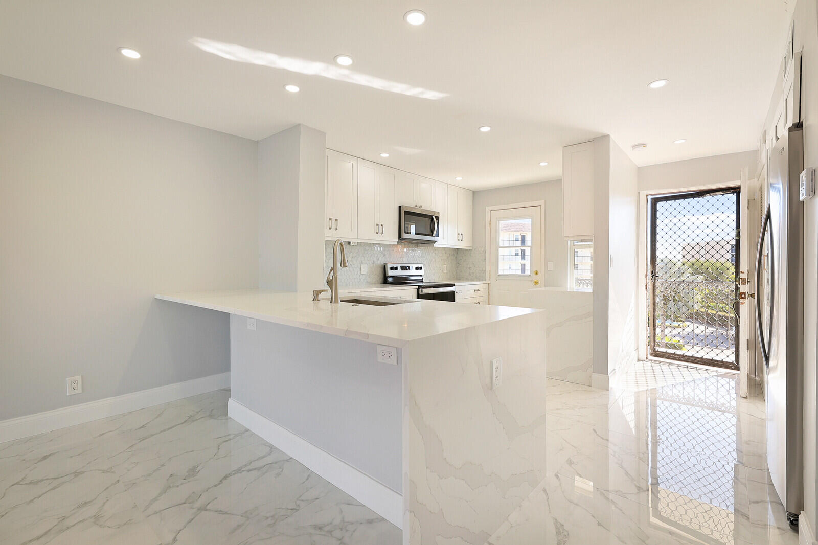 2871 North Ocean Boulevard, Unit M430 Boca Raton, FL 33431 - Photo 6 of 33 05_2871_N_Ocean_Blvd_M_4305_mls