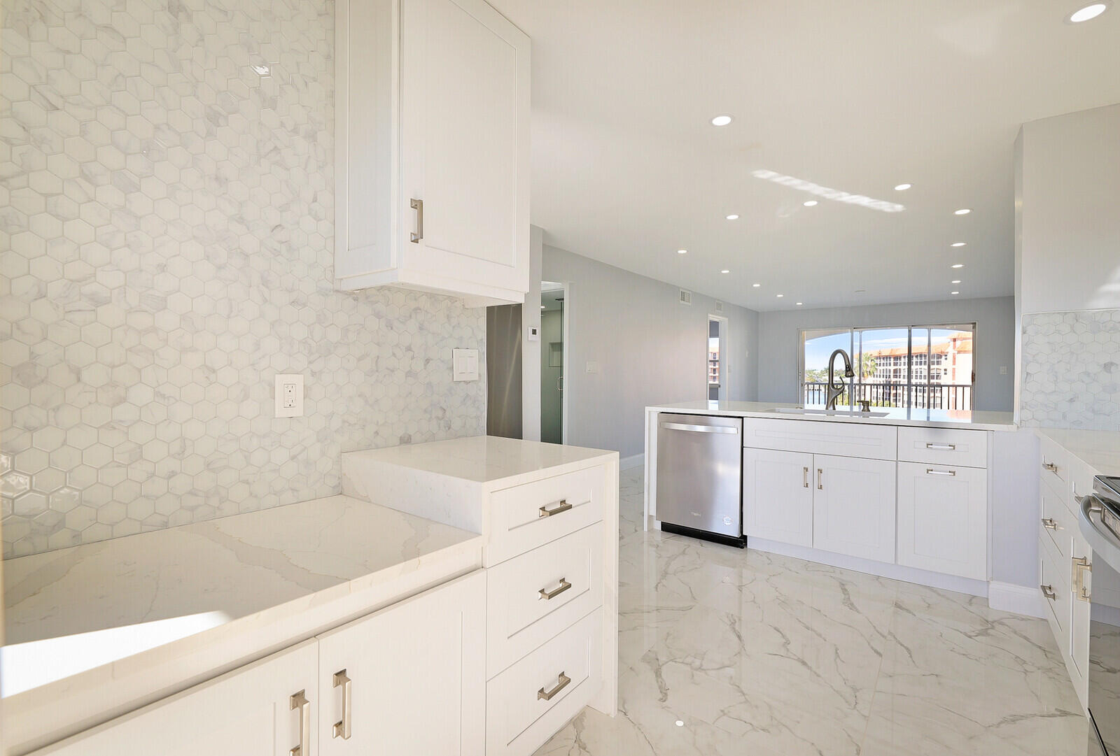 2871 North Ocean Boulevard, Unit M430 Boca Raton, FL 33431 - Photo 7 of 33 08_2871_N_Ocean_Blvd_M_4308_mls