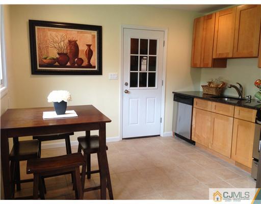 10 Comstock Road Edison, NJ 08817 - Photo 5 of 15