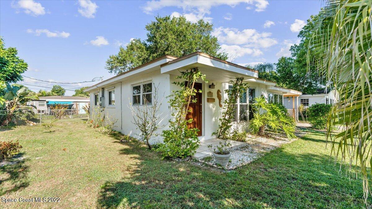 2914 Stetson Street Melbourne, FL 32901 - Photo 3 of 22 a view of a yard in front of house