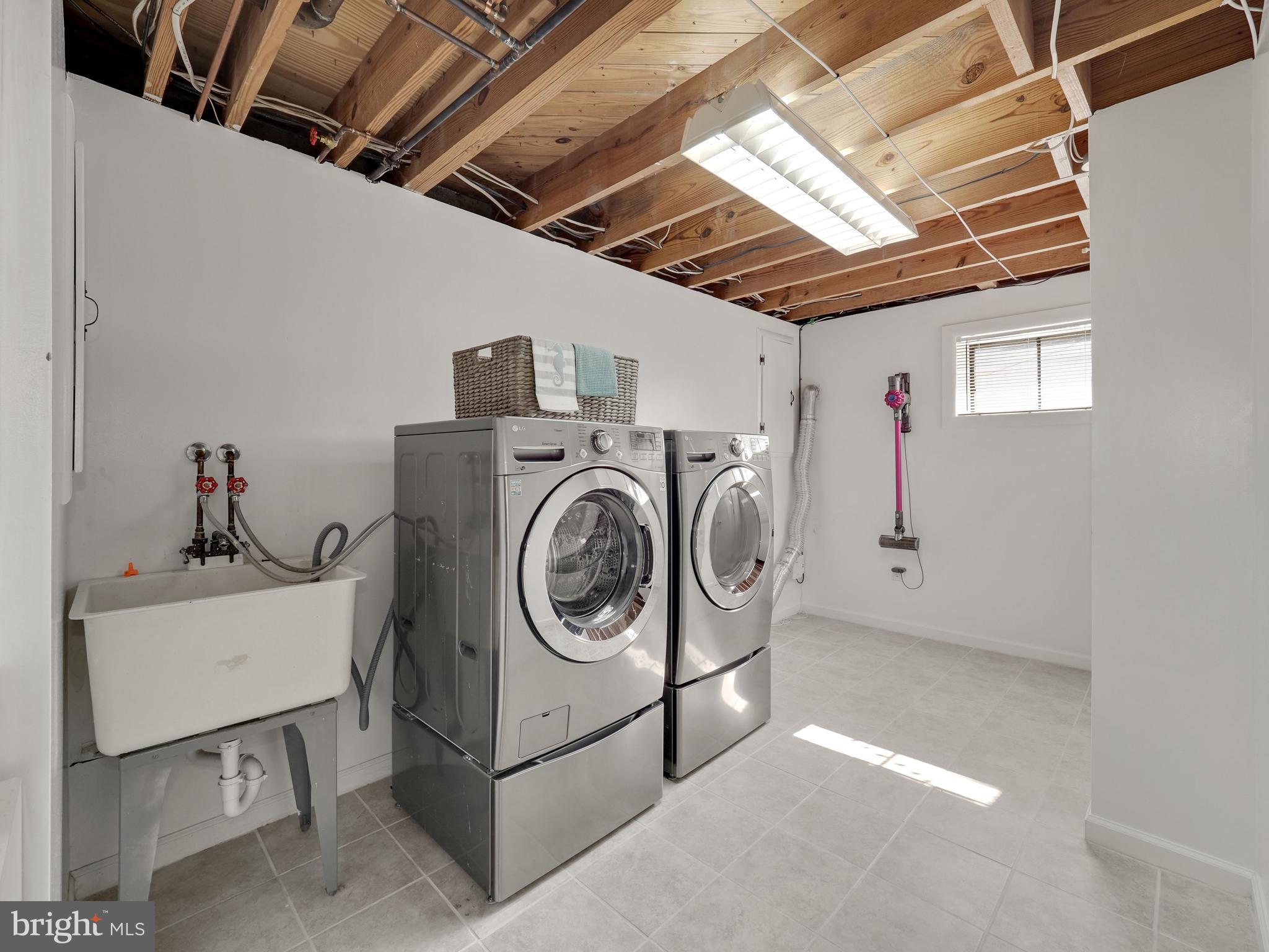 2704 Woodedge Road Silver Spring, MD 20906 - Photo 25 of 33 Laundry