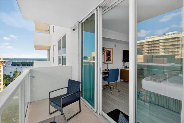 a en suite bathroom with a shower