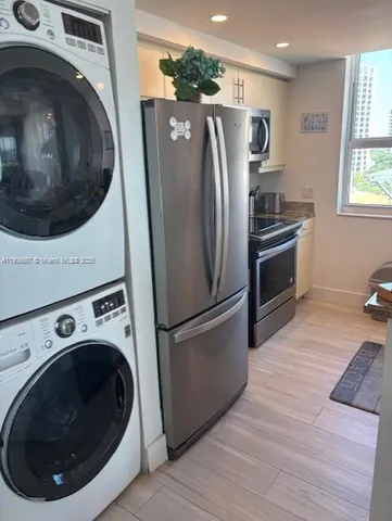 $1,390,000 | 2889 McFarlane Road, Unit 1001, Miami, FL 33133