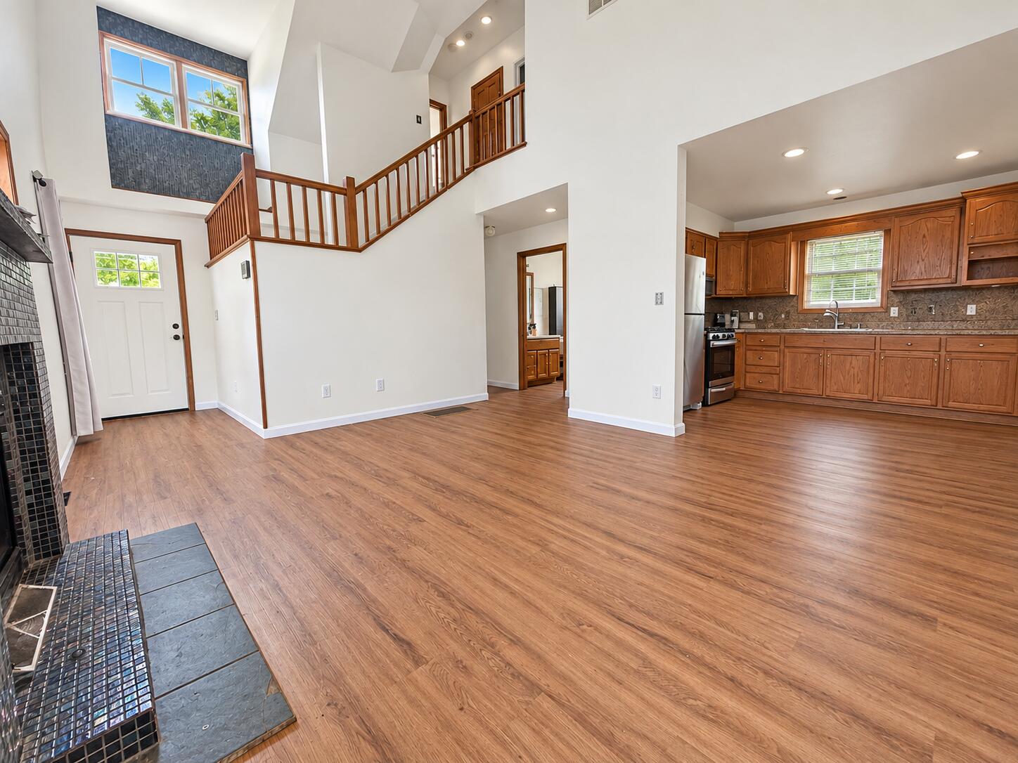 1122 Villa Street Racine, WI 53403 - Photo 9 of 13 24688323-6D4F-447C-9875-FE36DBB16BF6