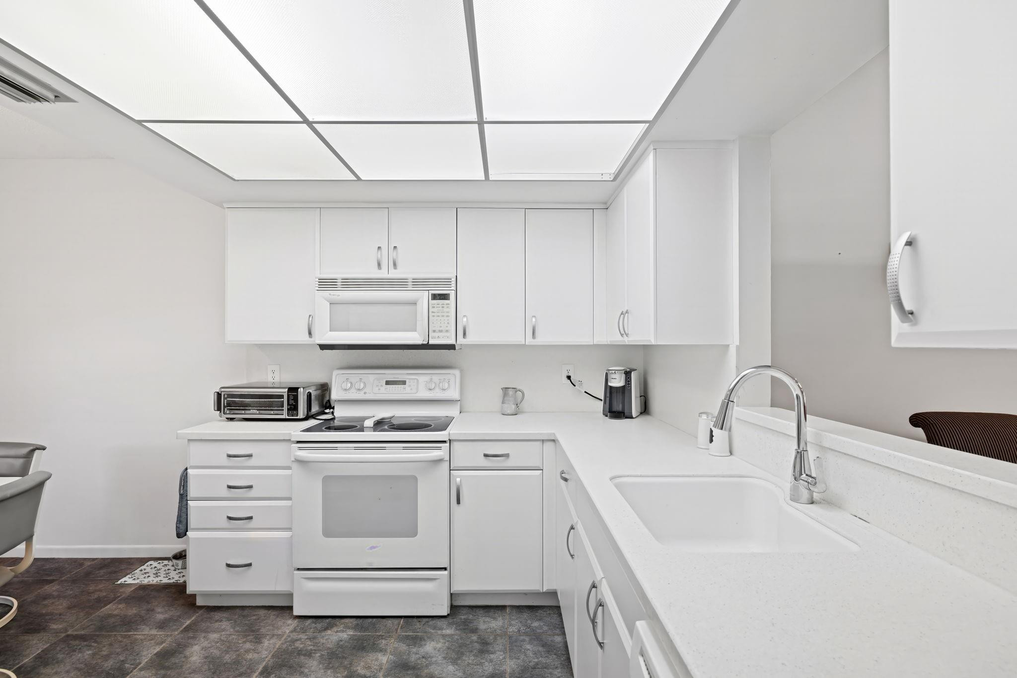 10894 Lake Front Place, Unit 10894 Boca Raton, FL 33498 - Photo 3 of 23 Photo 3