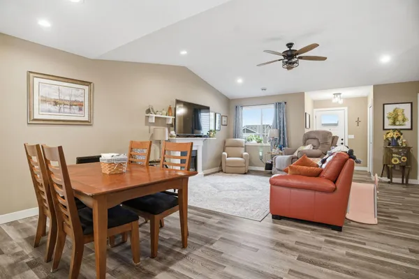 $309,900 | 38820 Maple Court, North Branch, MN 55056