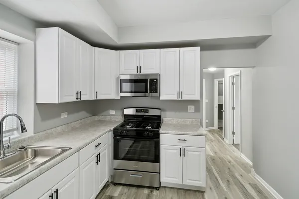 $2,275 | 9305 South Homan Avenue, Unit 1, Evergreen Park, IL 60805