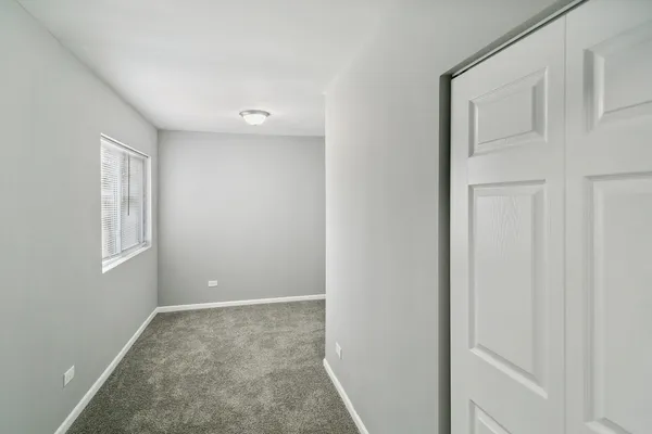 $2,275 | 9305 South Homan Avenue, Unit 1, Evergreen Park, IL 60805