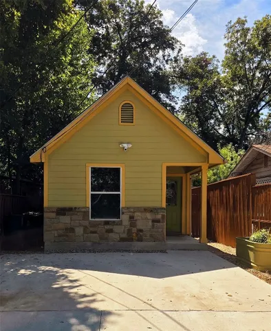 $1,800 | 303 Armstrong Street, San Marcos, TX 78666