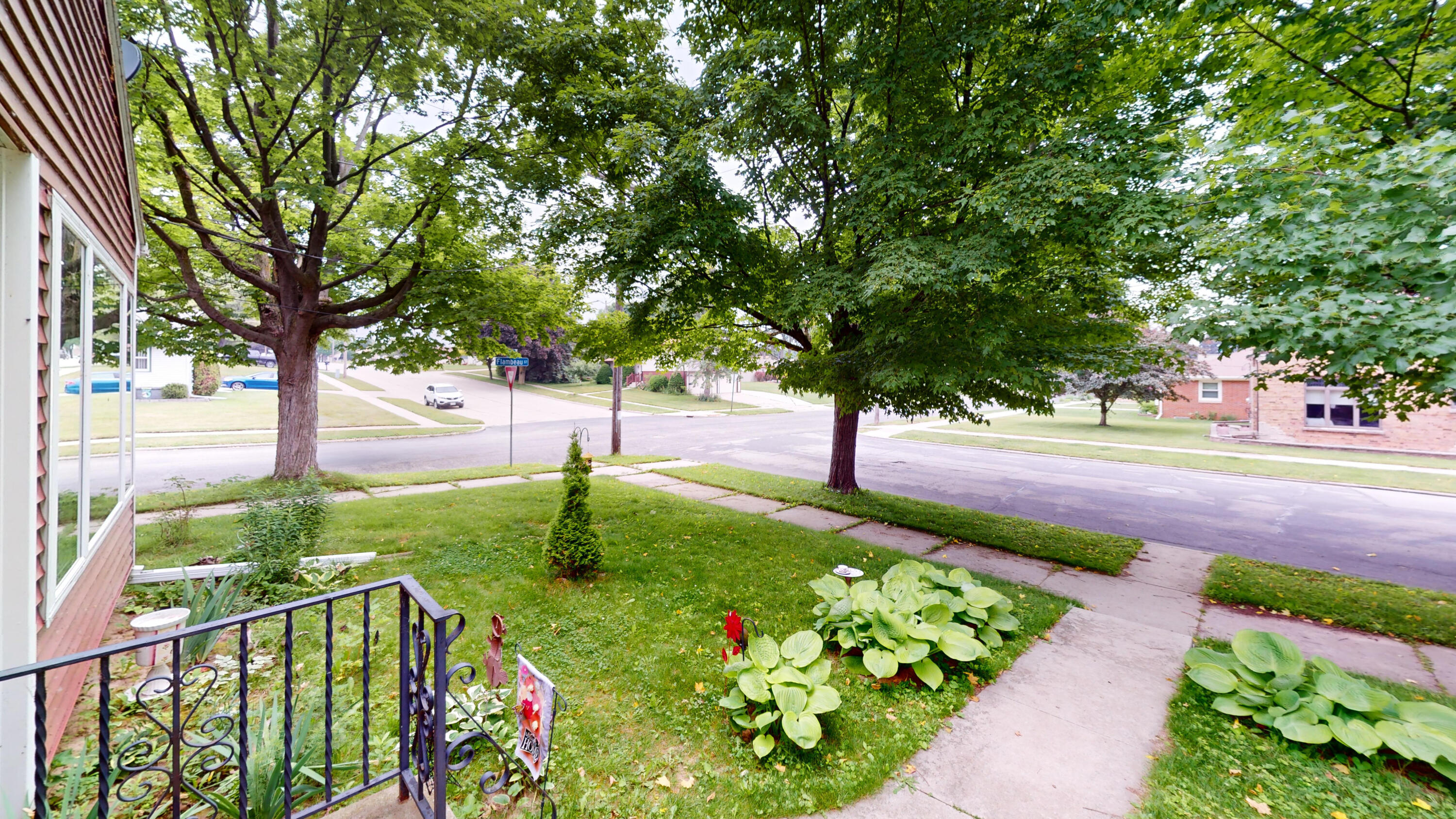 2402 South 9th Street Manitowoc, WI 54220 - Photo 2 of 29 Front door views