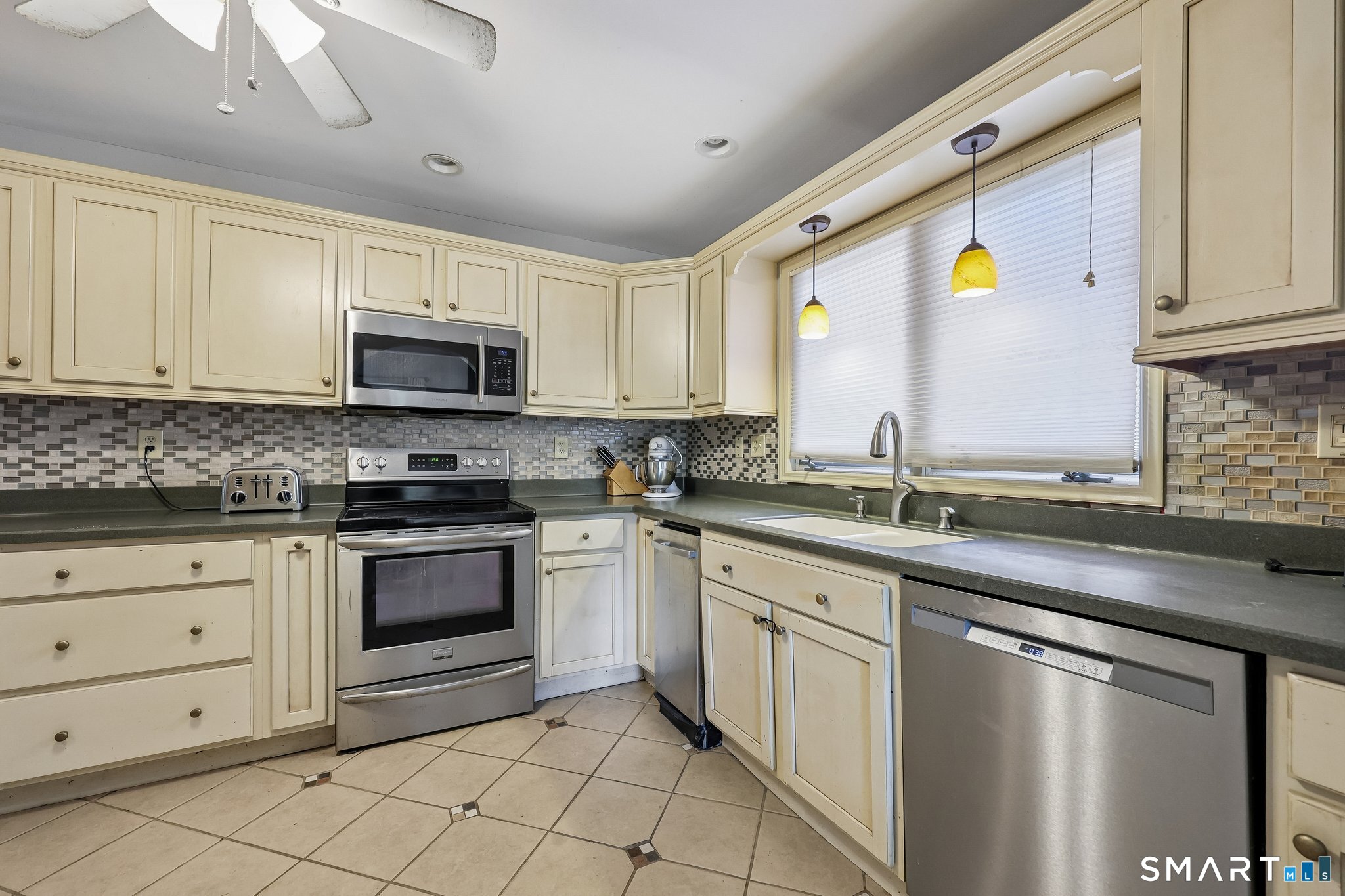 11 Olin Court Shelton, CT 06484 - Photo 7 of 35