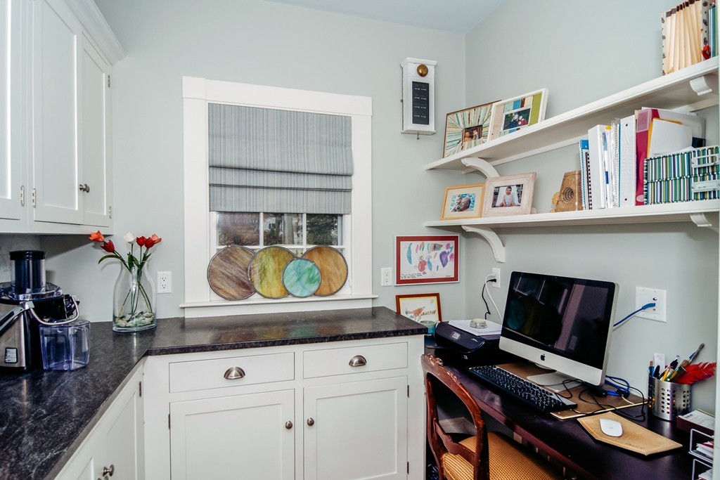 11 Littles Point Road Swampscott, MA 01907 - Photo 10 of 29 Gallery Image 10