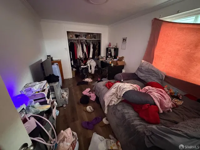a room with lots of chairs and musical instruments