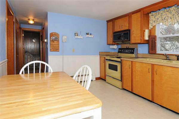 16 Colonial Road Beverly, MA 01915 - Photo 12 of 25