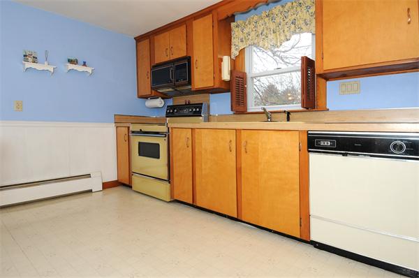 16 Colonial Road Beverly, MA 01915 - Photo 13 of 25