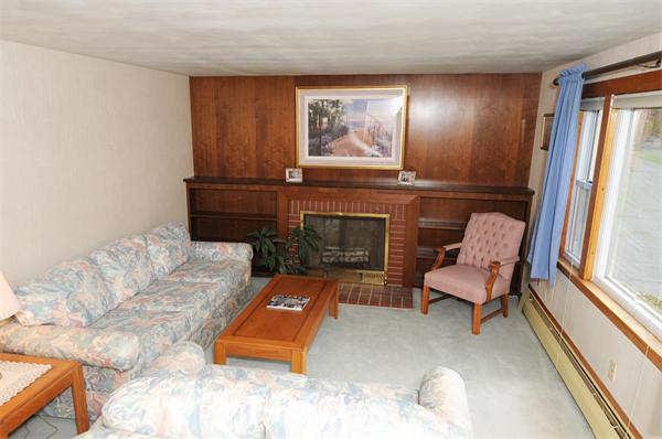 16 Colonial Road Beverly, MA 01915 - Photo 4 of 25