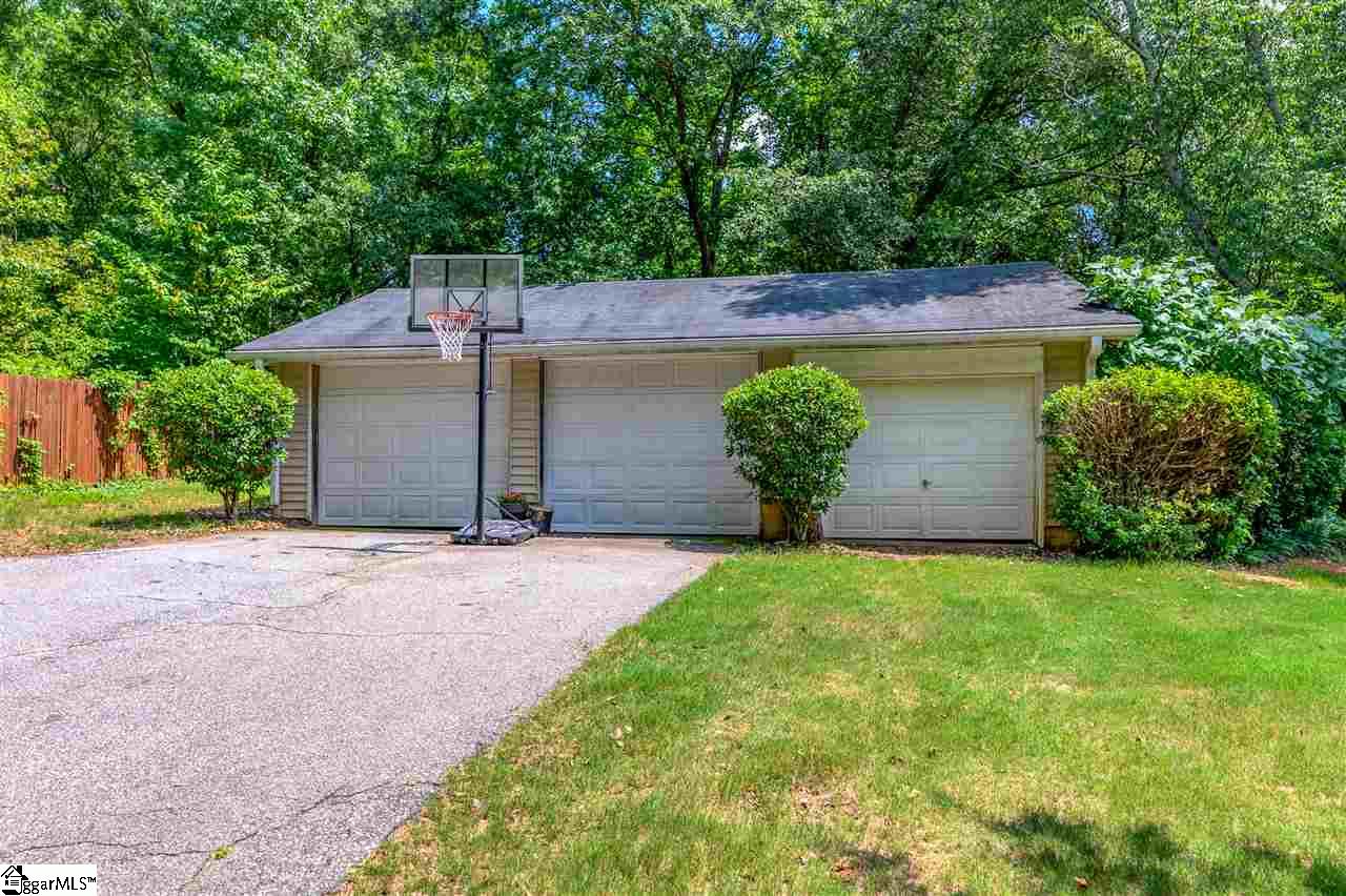 704 Phillips Road Greer, SC 29650 - Photo 7 of 36 Gallery Image 7