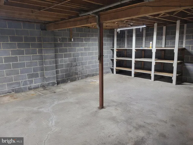 a view of an empty room with a empty space