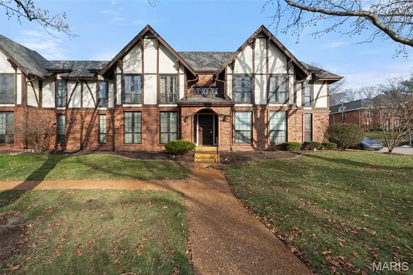 $184,000 | 917 Claytonbrook Drive, Unit 3, Ballwin, MO 63011