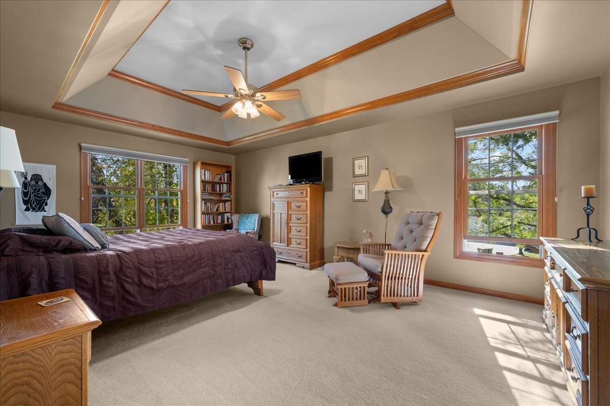 36W824 Red Gate Court St. Charles, IL 60175 - Photo 20 of 39 a living room with furniture and a large window