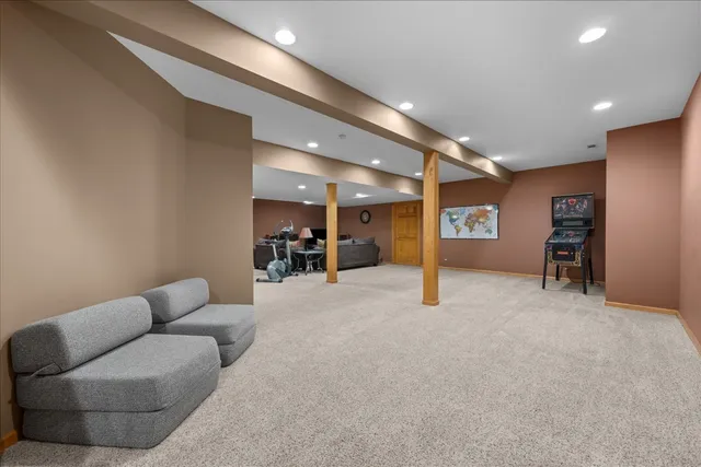 a view of livingroom with furniture