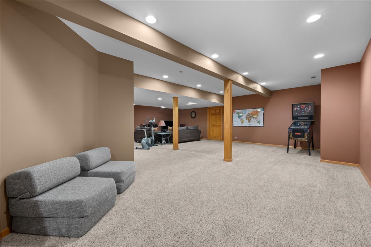 36W824 Red Gate Court St. Charles, IL 60175 - Photo 28 of 39 a view of livingroom with furniture