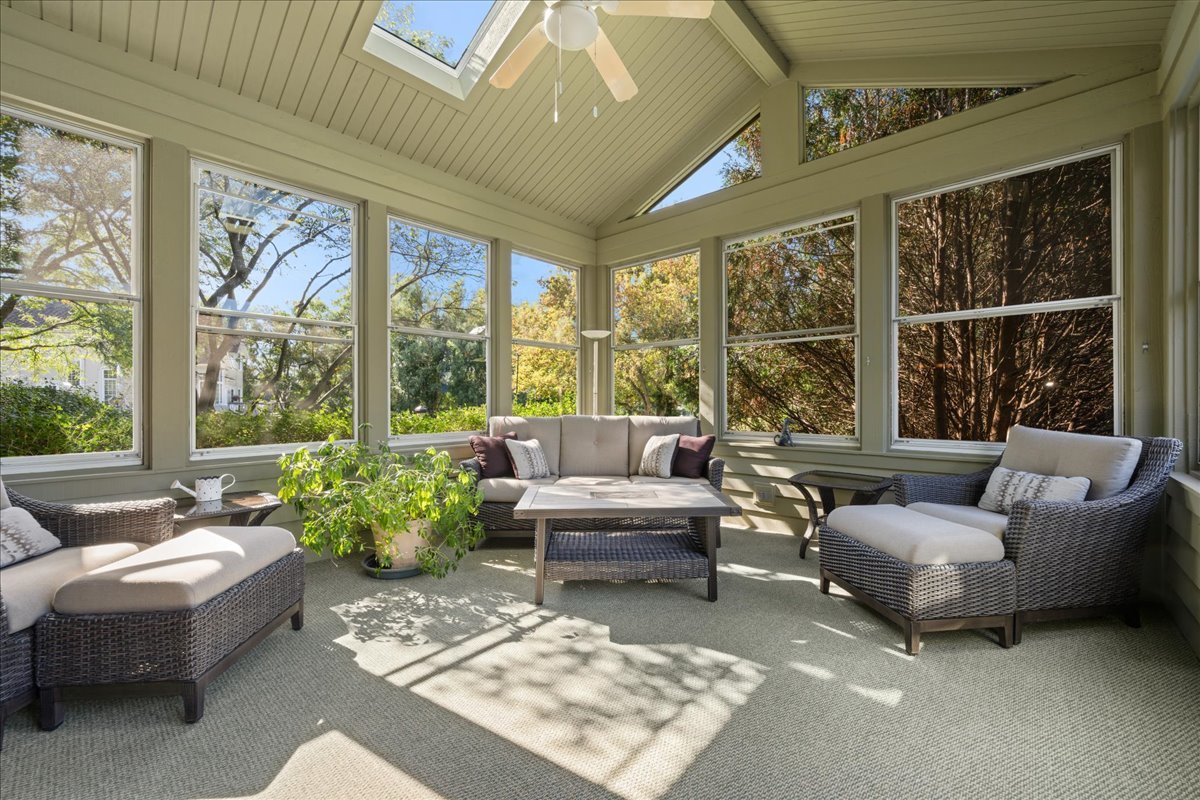 36W824 Red Gate Court St. Charles, IL 60175 - Photo 33 of 39 a living room with furniture and a large window