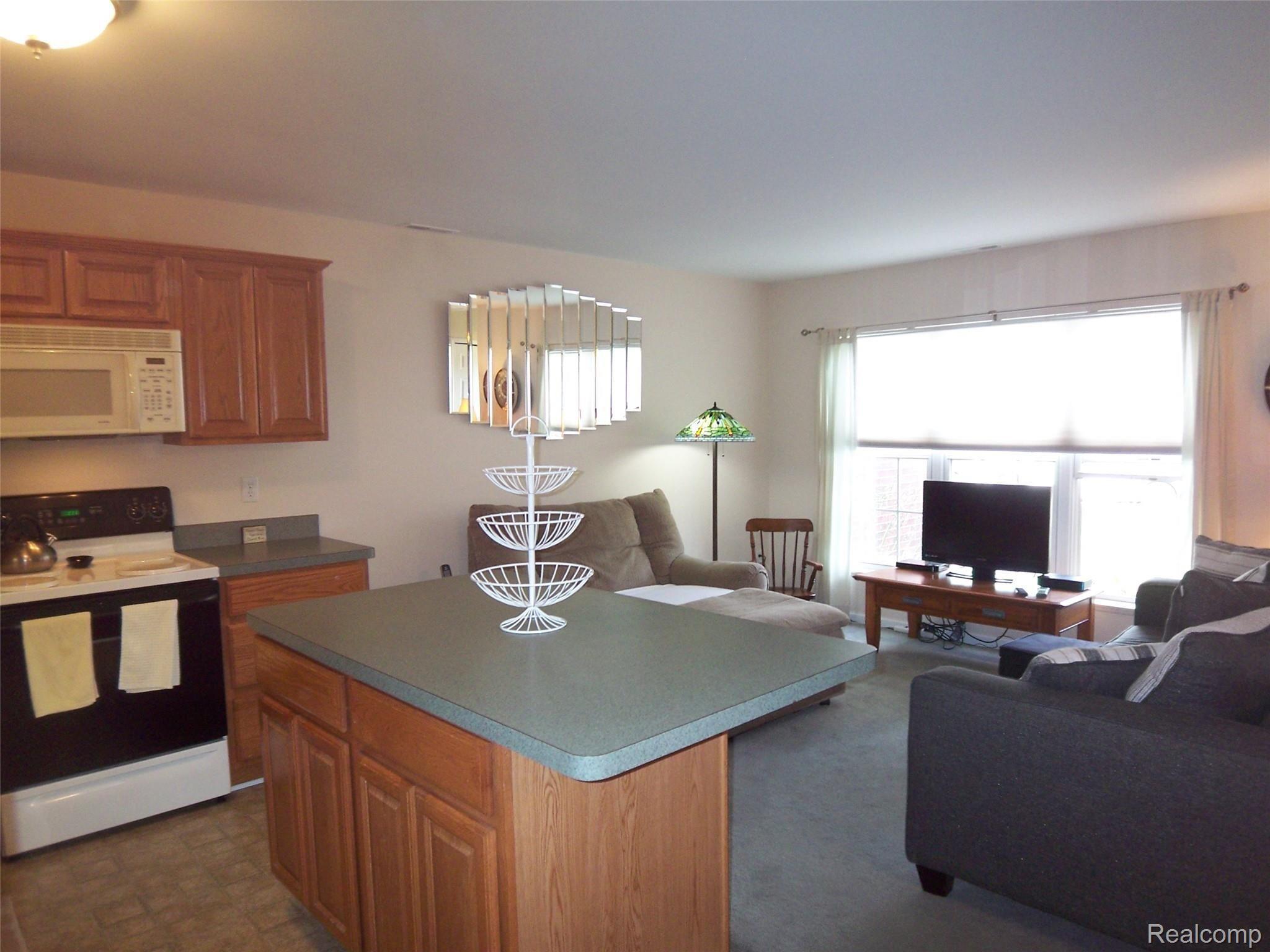 33492 Utica Road, Unit 4 Fraser, MI 48026 - Photo 3 of 24 100_1091.JPG