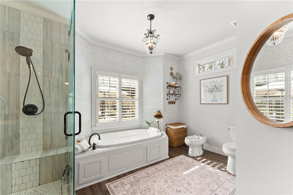 2195 East Maddox Road Buford, GA 30519 - Photo 22 of 100 a bathroom with a toilet a sink and bathtub