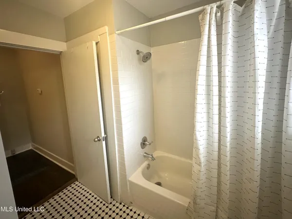 $1,150 | 3310 North State Street, Unit 1, Jackson, MS 39216