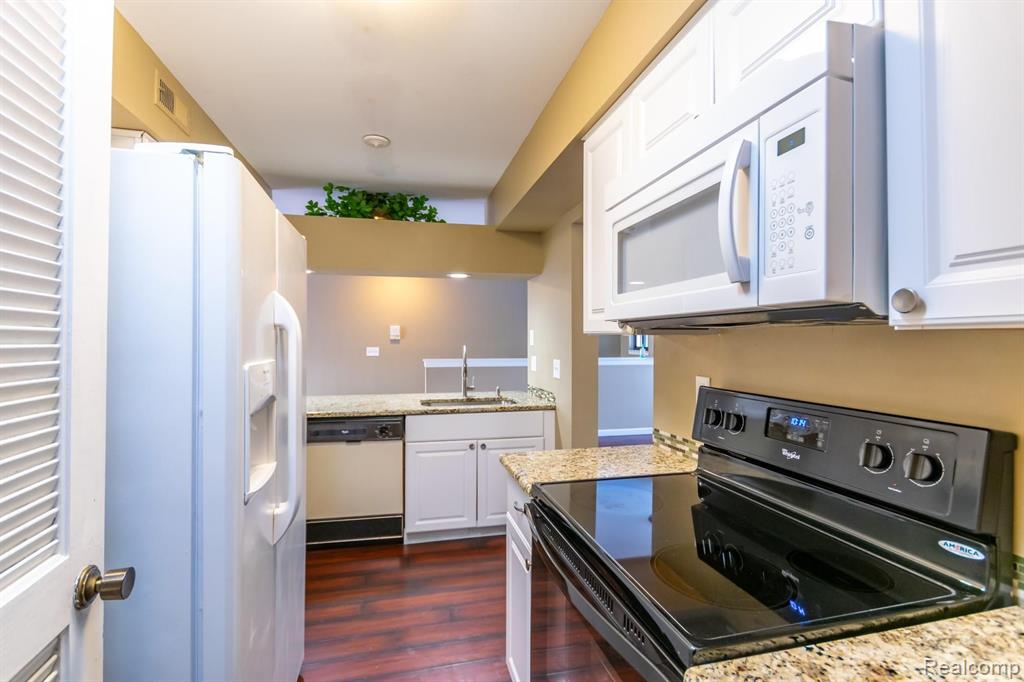 1504 Meadowside Drive Rochester Hills, MI 48307 - Photo 12 of 26