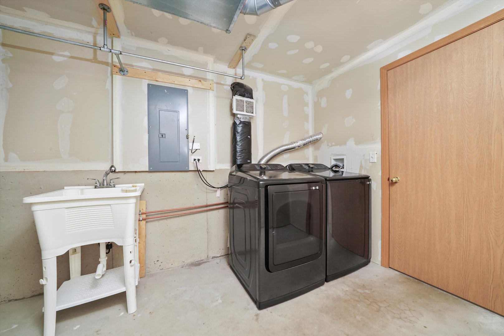 409 Evergreen Circle, Unit 4 Gilberts, IL 60136 - Photo 11 of 42 a kitchen with stainless steel appliances granite countertop a sink and a refrigerator