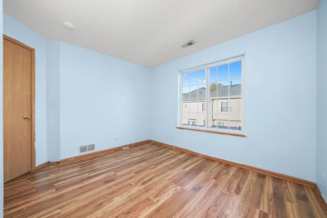 $275,000 | 409 Evergreen Circle, Unit 4, Gilberts, IL 60136